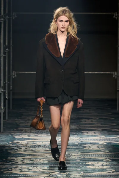 Look 11